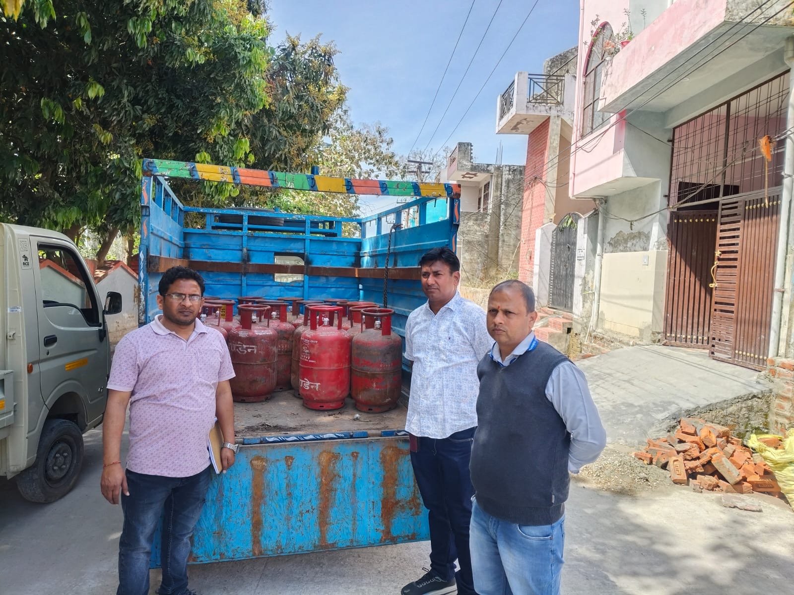 जिलाधिकारी के निर्देशन में पूर्ति विभाग द्वारा की जा रही है छापेमारी की कार्यवाही