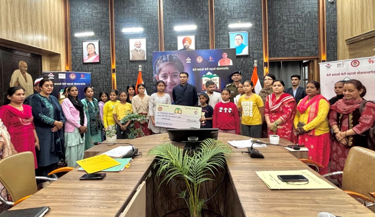 पिता की नशे की प्रवृत्ति से परिवार पर आया आर्थिक संकट; नियति की शिक्षा हुई बाधित जिला प्रसाशन बना सहारा