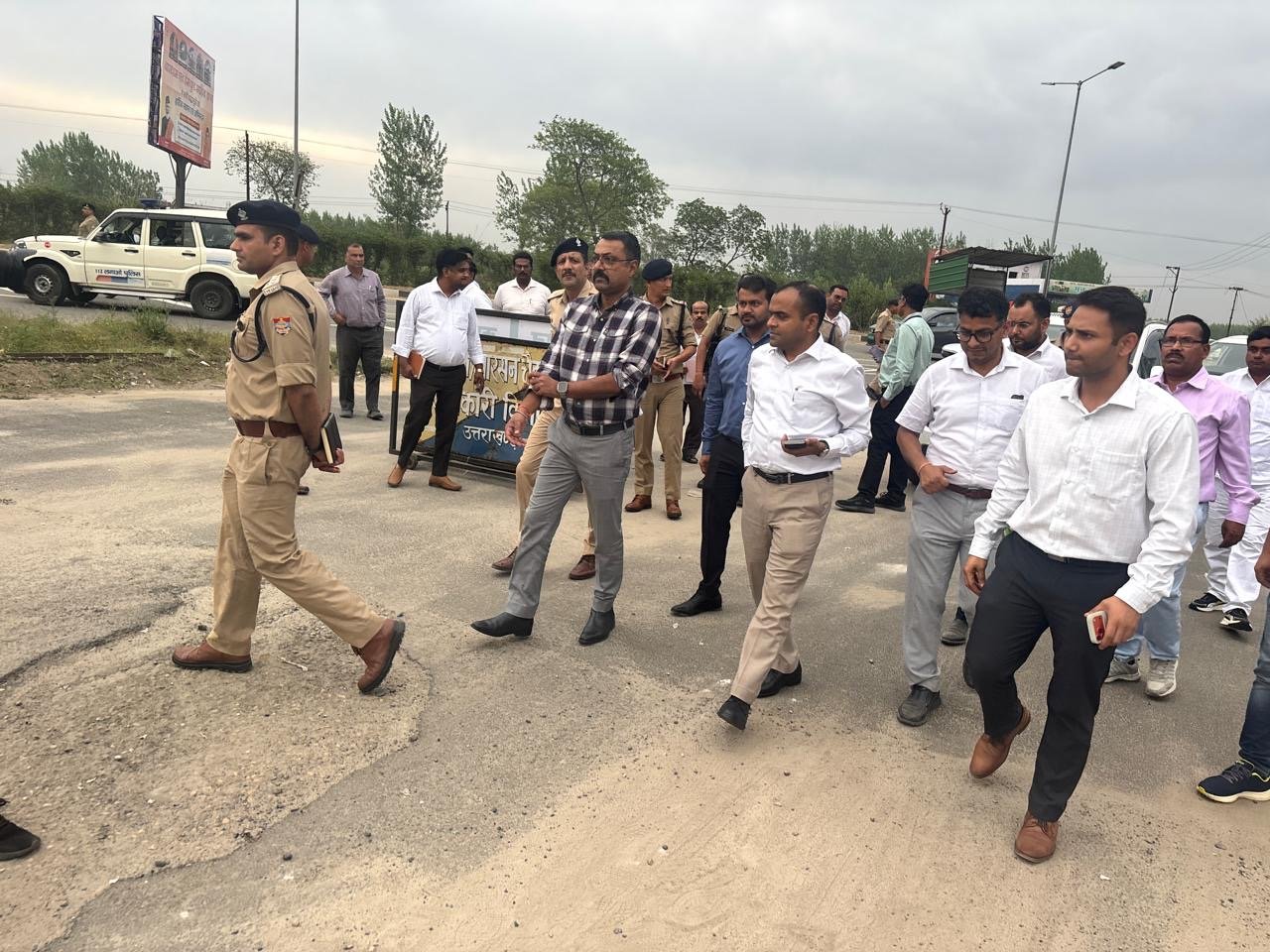 डीएम/एसएसपी हरिद्वार द द्वारा संयुक्त रूप से किया गया नारसन बॉर्डर तक यात्रा व्यवस्था का भौतिक निरीक्षण