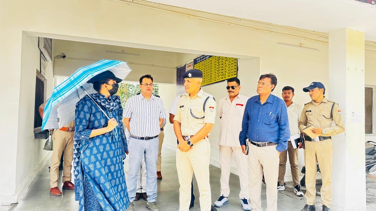 मेला अधिकारी ने ज्वालापुर रेलवे स्टेशन सहित घाटों एवं सड़कों का किया निरीक्षण