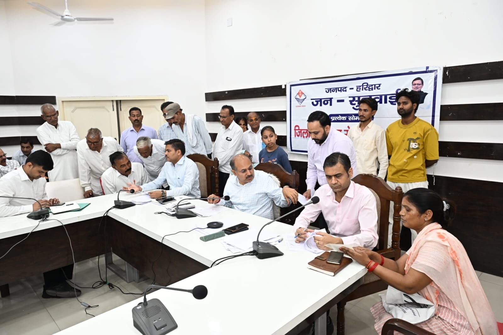 सीएम हेल्पलाइन में  दर्ज शिकायतों का गंभीरता से निस्तारण करे संबंधित अधिकारी*