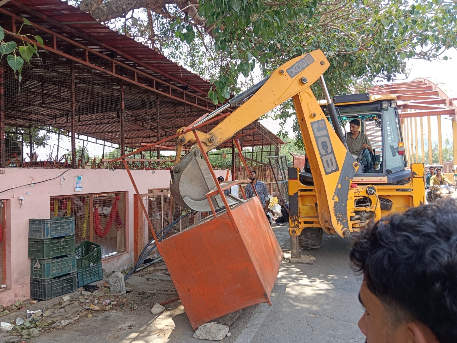 हरिद्वार में चला व्यापक अतिक्रमण हटाओ अभियान, 80 से अधिक अस्थायी अतिक्रमण हटाए गए