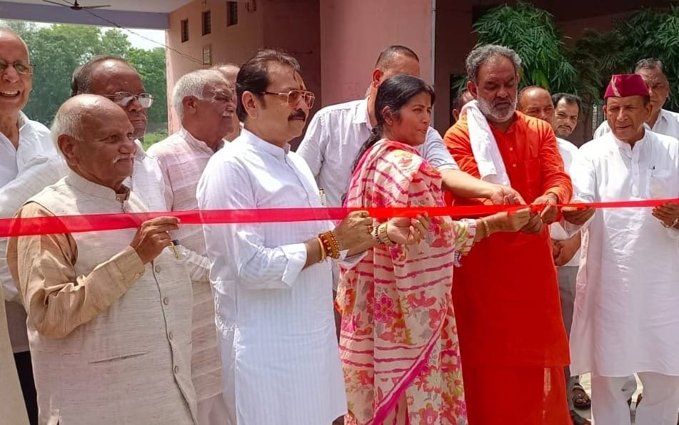 पर्यावरण संतुलन के लिए जरूरी है हरियाली, तो अवश्य करें पौधारोपण: स्वामी यतीश्वरानंद