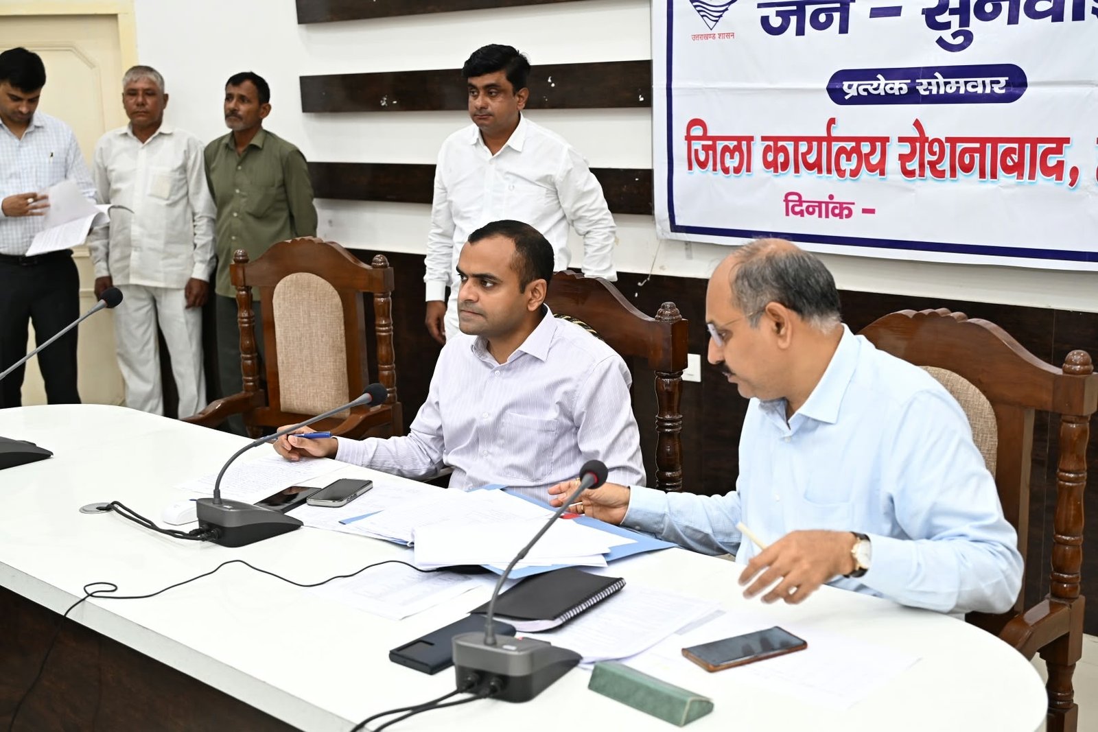 सभी अधिकारी अपने अपने क्षेत्रों में सफाई अभियान चलाते हुए,इसकी निरंतर मॉनिटरिंग की जाए जिलाधिकारी*