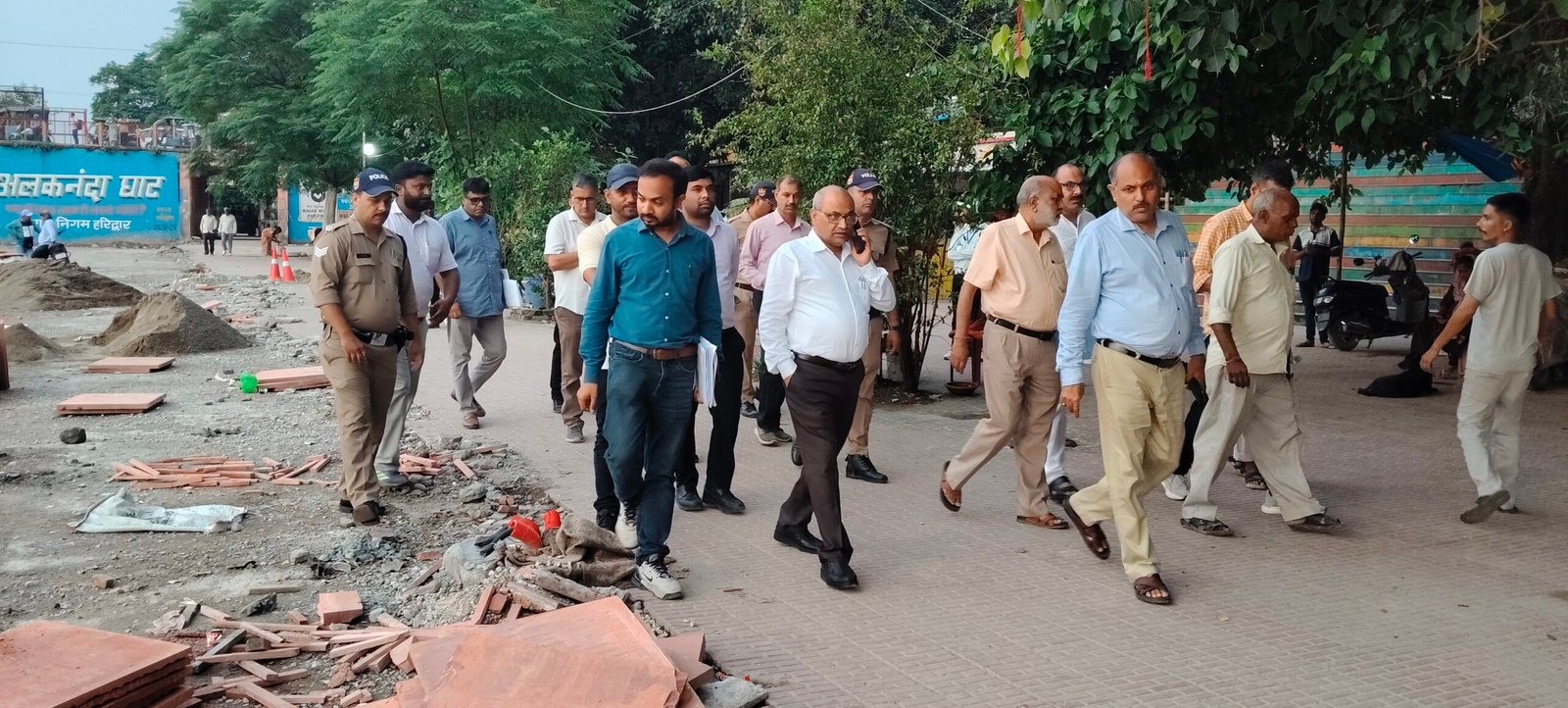 मंडलायुक्त ने कुंभ क्षेत्र में निर्माण कार्यों का किया स्थलीय निरीक्षण
