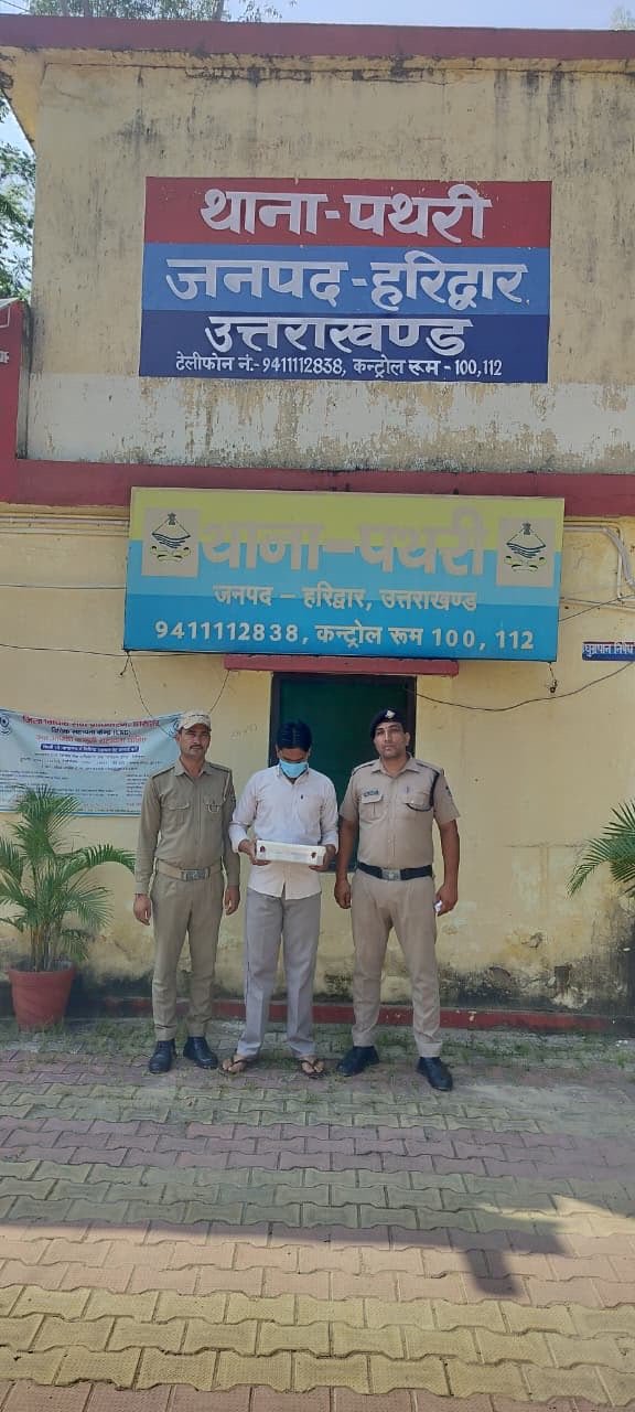 566 प्रतिबंधित TRAMADOL/ALPRAZOLAM कैप्सूल-गोलियों के साथ नशा तस्कर दबोचा