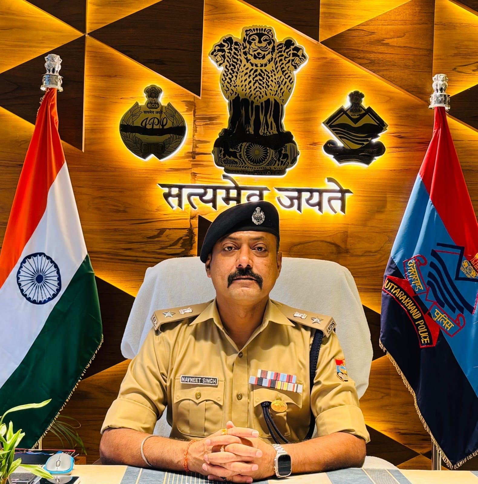 बिना लाइसेंस चल रहे कथित बार का हुआ पर्दाफ़ाश, डिजायनर हुक्के बढ़ा रहे थे शान
