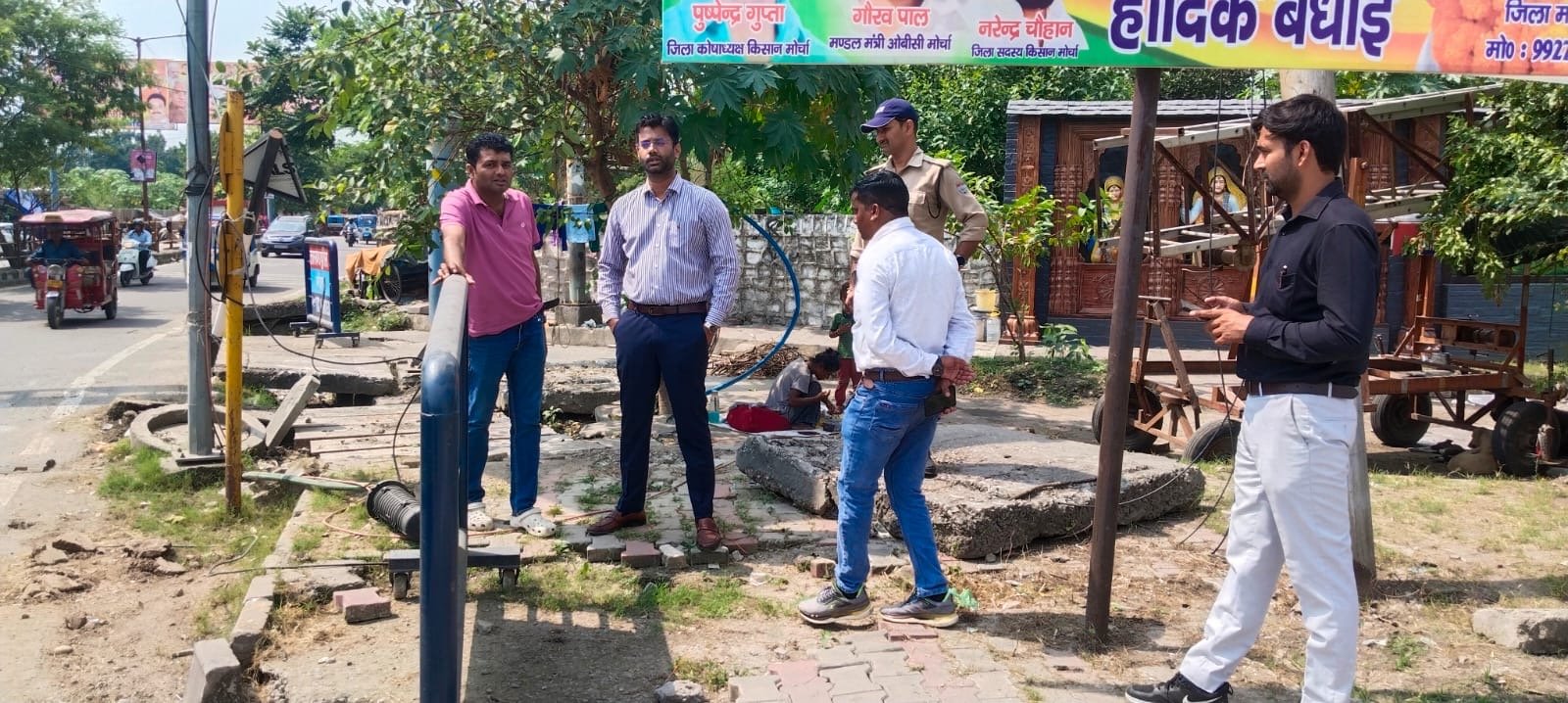 हरिद्वार में विशेष स्वच्छता अभियान तेज, नगर आयुक्त नंदन कुमार IAS ने भगत सिंह चौक का किया निरीक्षण